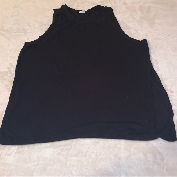 Woman’s Stylish Outfit - Picture 12 of 15